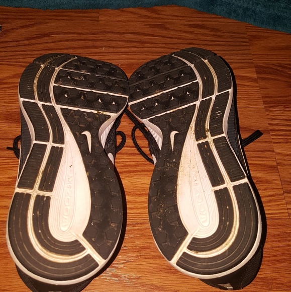 Black Nike shoes - Picture 4 of 4